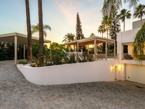 Villa en El Herrojo con vistas panorámicas al mar en venta