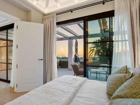 Villa en El Herrojo con vistas panorámicas al mar en venta