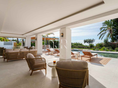 Villa en El Herrojo con vistas panorámicas al mar en venta