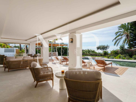 Villa en El Herrojo con vistas panorámicas al mar en venta