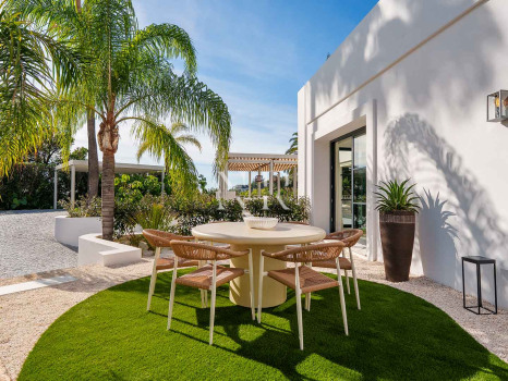 Villa en El Herrojo con vistas panorámicas al mar en venta