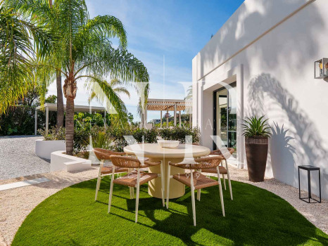 Villa en El Herrojo con vistas panorámicas al mar en venta
