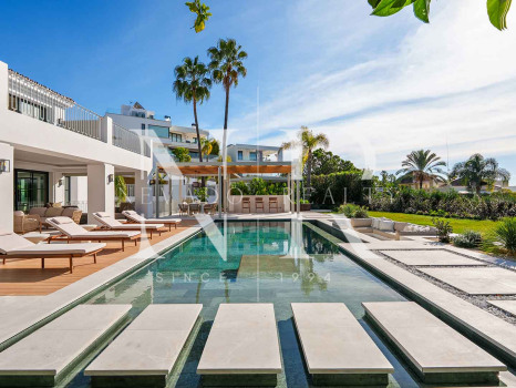 Villa en El Herrojo con vistas panorámicas al mar en venta
