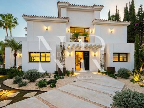 Villa en El Herrojo con vistas panorámicas al mar en venta