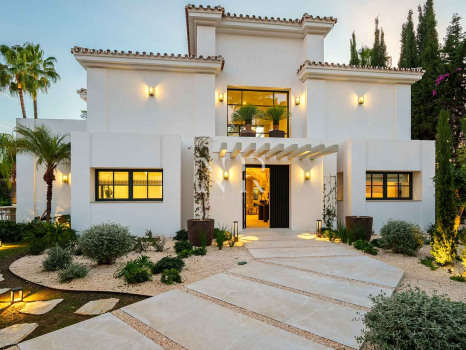 Villa en El Herrojo con vistas panorámicas al mar en venta
