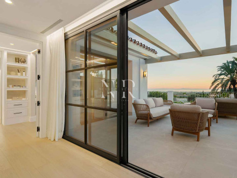 Villa en El Herrojo con vistas panorámicas al mar en venta