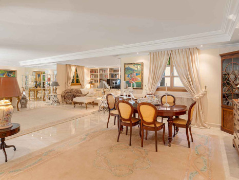 Villa for sale in Nueva Andalucía
