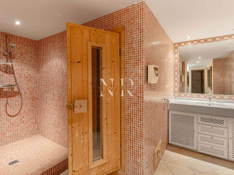 Villa for sale in Nueva Andalucía