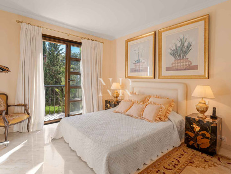 Villa for sale in Nueva Andalucía