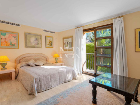Villa for sale in Nueva Andalucía
