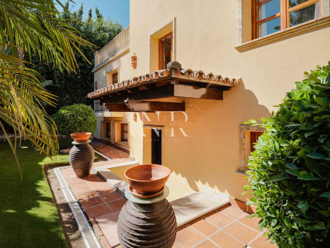 Villa for sale in Nueva Andalucía