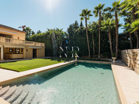 Villa for sale in Nueva Andalucía