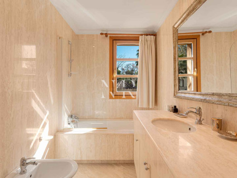 Villa for sale in Nueva Andalucía
