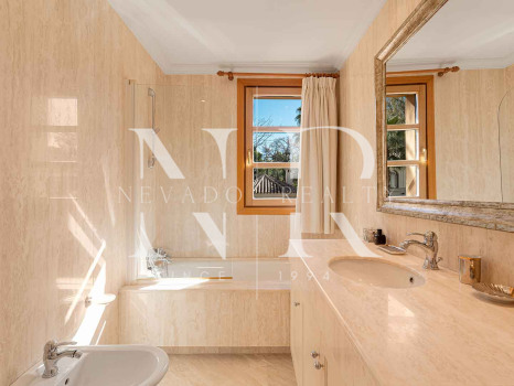 Villa en Nueva Andalucía en venta