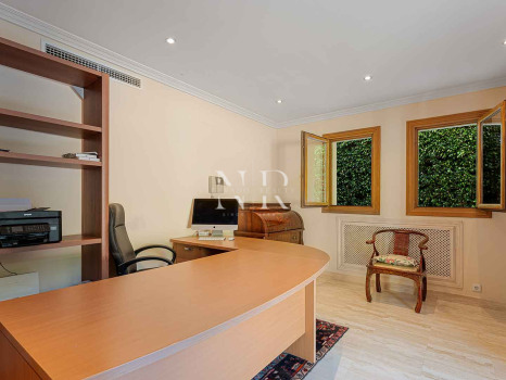 Villa for sale in Nueva Andalucía