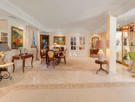 Villa for sale in Nueva Andalucía