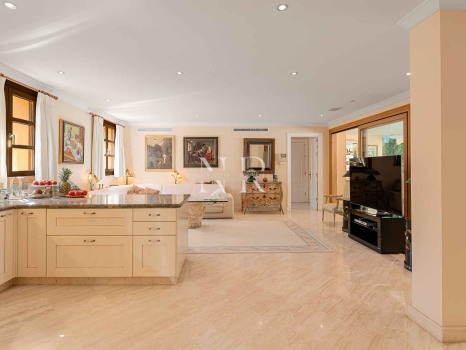 Villa for sale in Nueva Andalucía