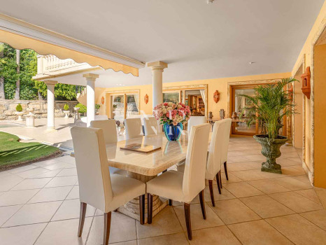 Villa for sale in Nueva Andalucía