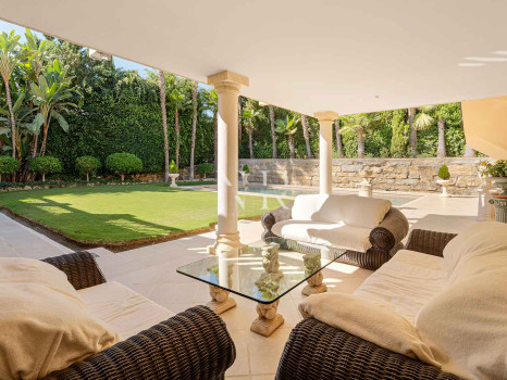 Villa for sale in Nueva Andalucía