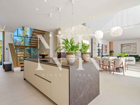 Newly built villa in La Quinta with sea views for sale