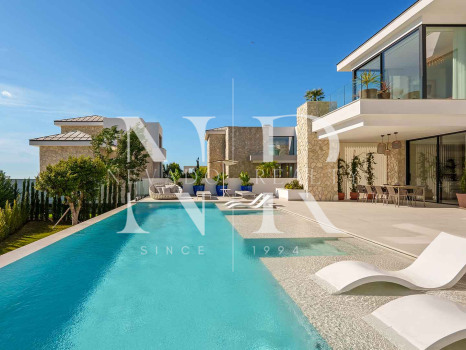 Newly built villa in La Quinta with sea views for sale
