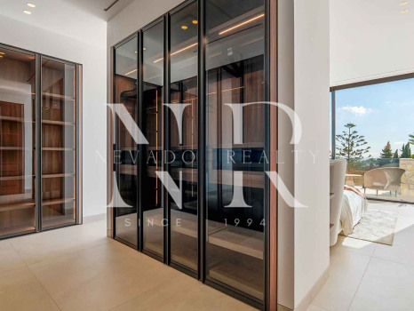 Newly built villa in La Quinta with sea views for sale
