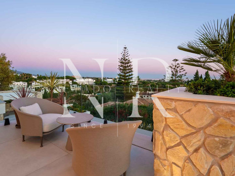 Newly built villa in La Quinta with sea views for sale