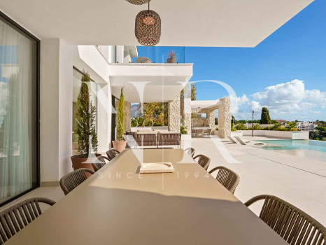Newly built villa in La Quinta with sea views for sale