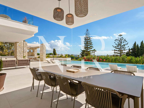 Newly built villa in La Quinta with sea views for sale