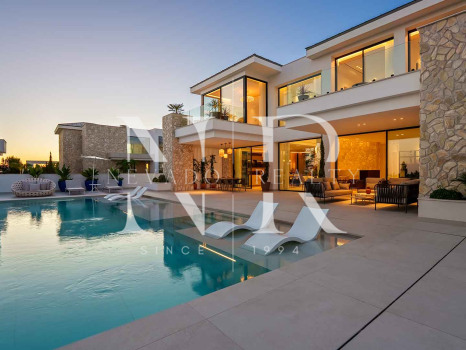 Newly built villa in La Quinta with sea views for sale