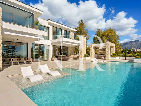 Newly built villa in La Quinta with sea views for sale