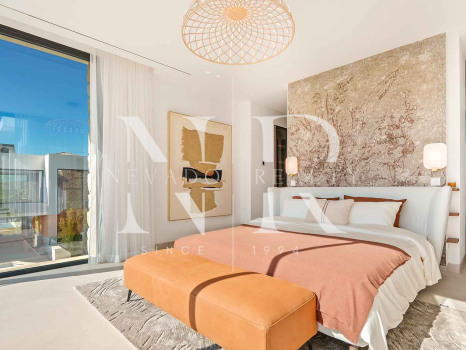Newly built villa in La Quinta with sea views for sale