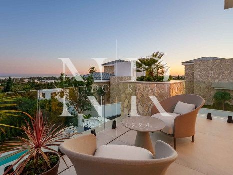 Newly built villa in La Quinta with sea views for sale