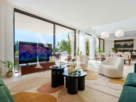 Newly built villa in La Quinta with sea views for sale