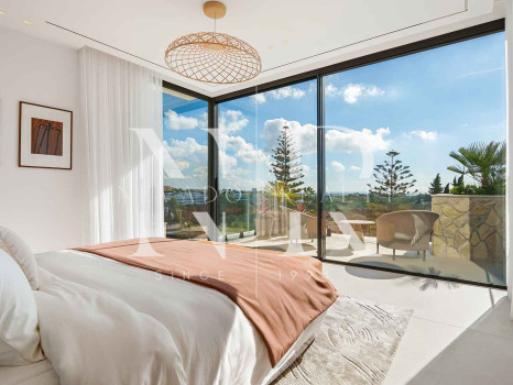 Newly built villa in La Quinta with sea views for sale