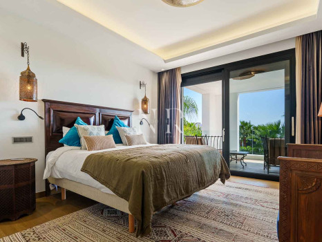 Villa contemporaine avec vue panoramique à Nueva Andalucía à vendre