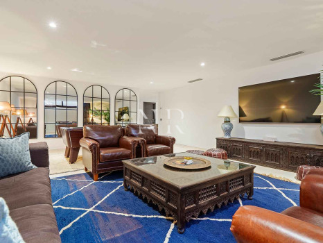 Villa contemporaine avec vue panoramique à Nueva Andalucía à vendre