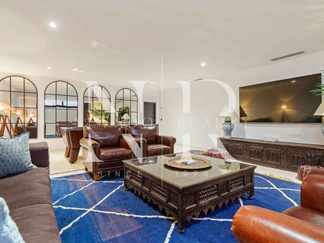 Villa contemporánea con vistas panorámicas en Nueva Andalucía en venta