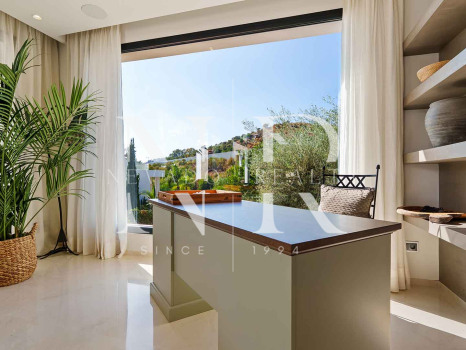 Villa contemporánea con vistas panorámicas en Nueva Andalucía en venta