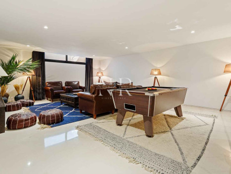 Villa contemporaine avec vue panoramique à Nueva Andalucía à vendre