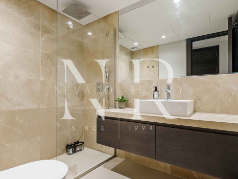 Villa contemporánea con vistas panorámicas en Nueva Andalucía en venta