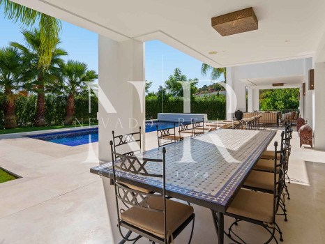 Villa contemporánea con vistas panorámicas en Nueva Andalucía en venta