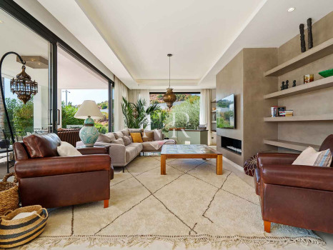 Villa contemporaine avec vue panoramique à Nueva Andalucía à vendre