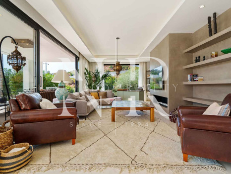 Villa contemporánea con vistas panorámicas en Nueva Andalucía en venta