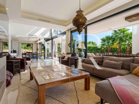 Villa contemporánea con vistas panorámicas en Nueva Andalucía en venta