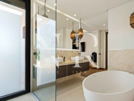 Villa contemporánea con vistas panorámicas en Nueva Andalucía en venta