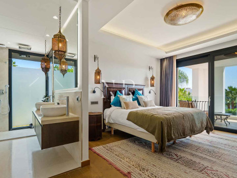 Villa contemporaine avec vue panoramique à Nueva Andalucía à vendre