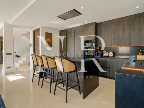 Villa contemporánea con vistas panorámicas en Nueva Andalucía en venta