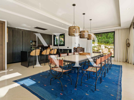 Villa contemporánea con vistas panorámicas en Nueva Andalucía en venta
