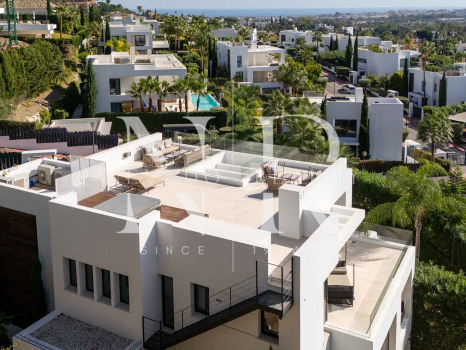 Villa contemporánea con vistas panorámicas en Nueva Andalucía en venta
